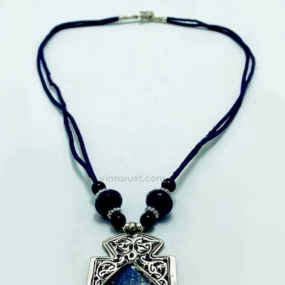 Beaded Pendant Necklace, Handmade Light Weight Necklace, Beaded Chain Pendant - Picture 4 of 5